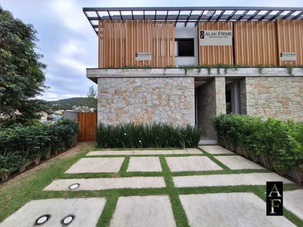 Casa Alto Padrão com 3 Suítes em Bairro Panorâmico
