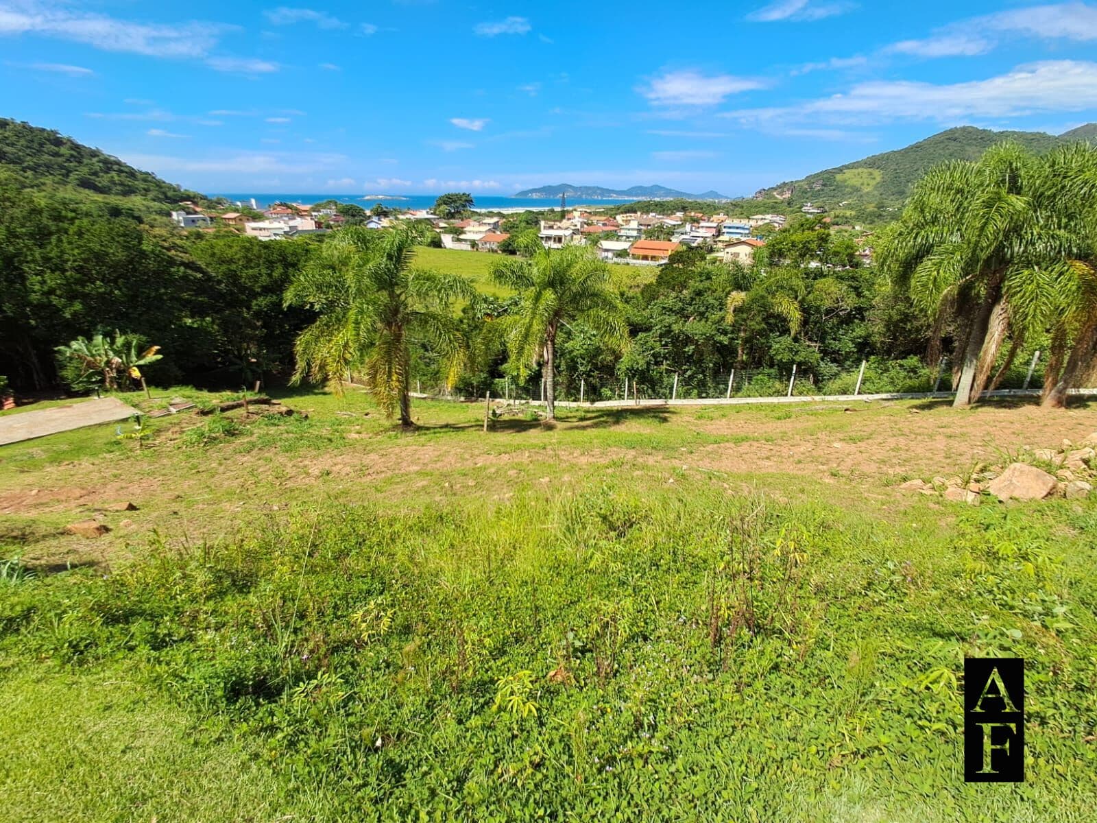Terreno na praia do Siriú, Vista Para o Mar!