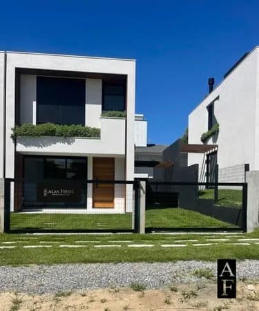 Casa Sobrado à Venda em Garopaba SC