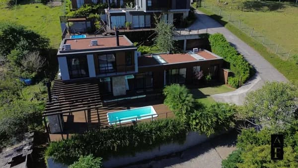 Casa em Condomínio Alto Padrão à Venda