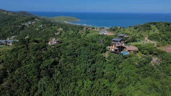 Excelente oportunidade de investimento em um terreno de 2551 m² com vista mar e lagoa.