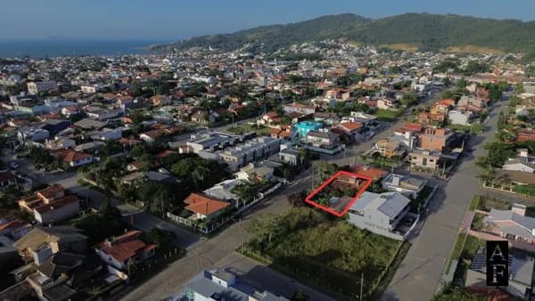 Terreno super bem localizado (centro de Garopaba)