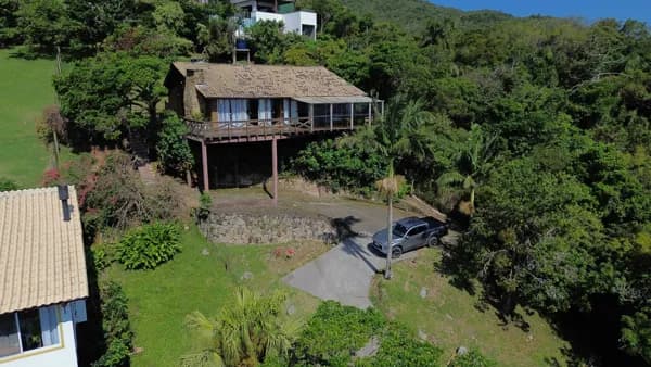 Casa á venda em Condomínio em Garopaba na Praia da Ferrugem