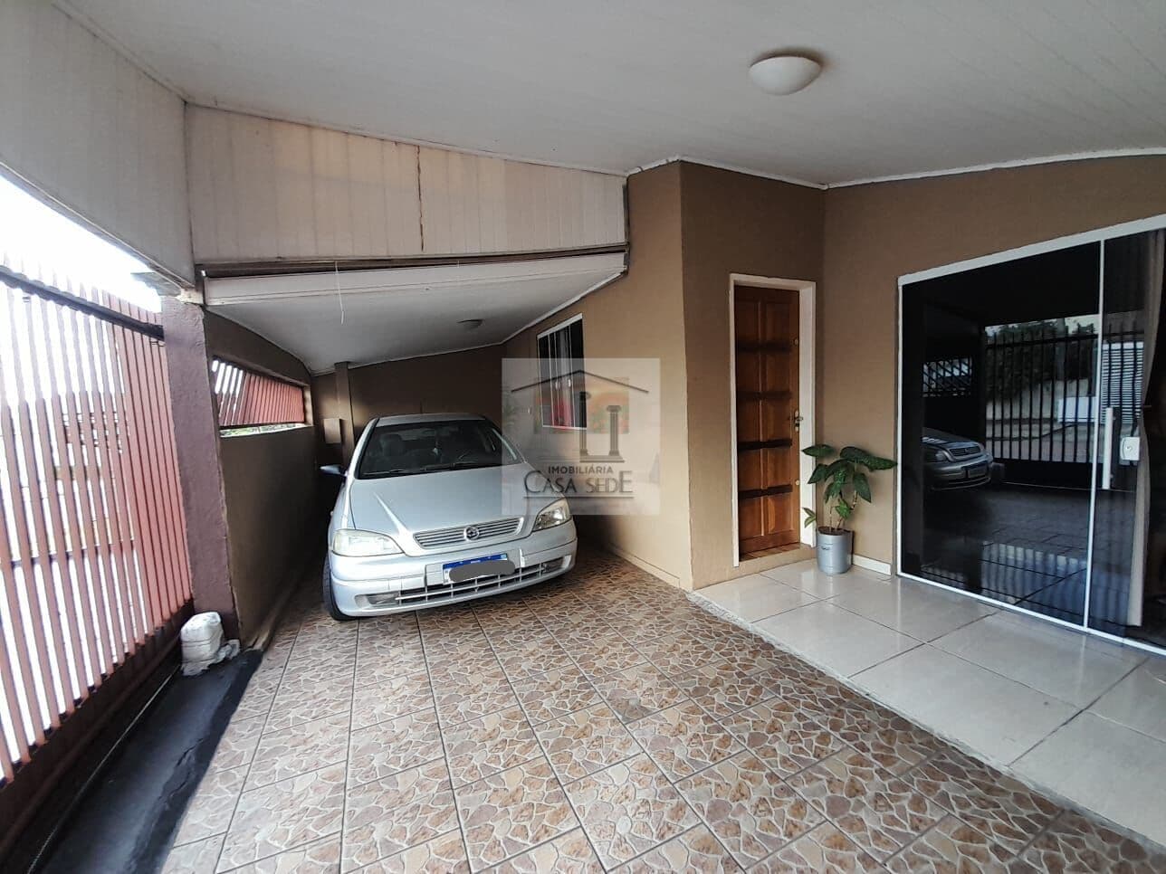 Casa usada com amplo espaço de terreno no Tatuquara!!!
