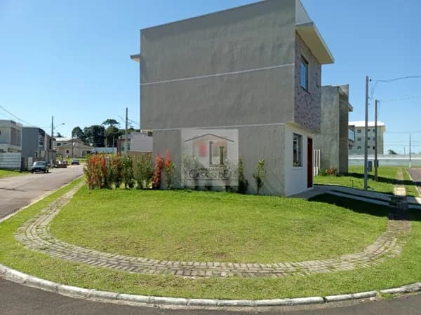 Sobrado de Esquina em Condominio