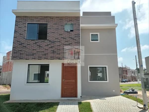 Sobrado de Esquina em Condominio