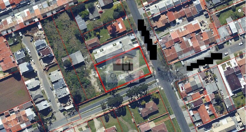 Terreno de esquina a venda no Boqueirão em Curitiba-PR.