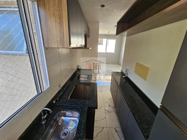 Excelente Apartamento Semi-Mobiliado em Condomínio!