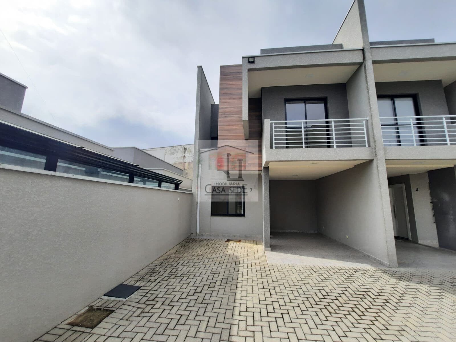 Lindo triplex a venda no Sitio Cercado!