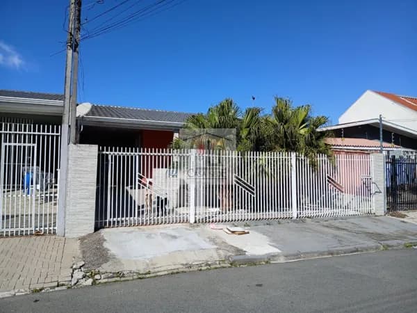 Ótima casa a venda no Sitio Cercado
