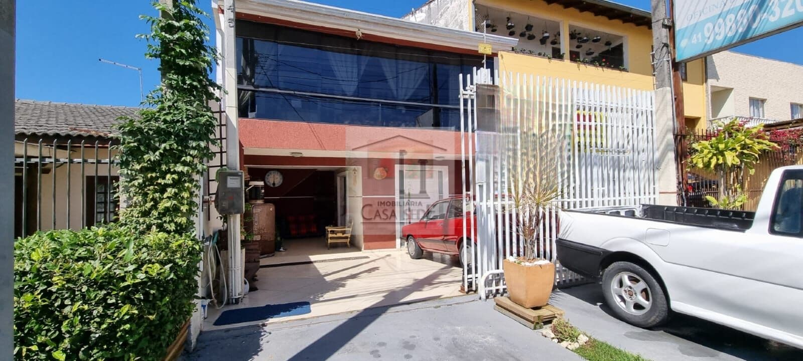 Sobrado com suíte e sacada no Xaxim