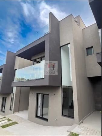 Lindíssimo Sobrado com 2 Suites a venda, bairro Boqueirão..