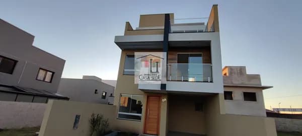 SOBRADO Triplex com 0 SUITES em CONDOMINIO FECHADO