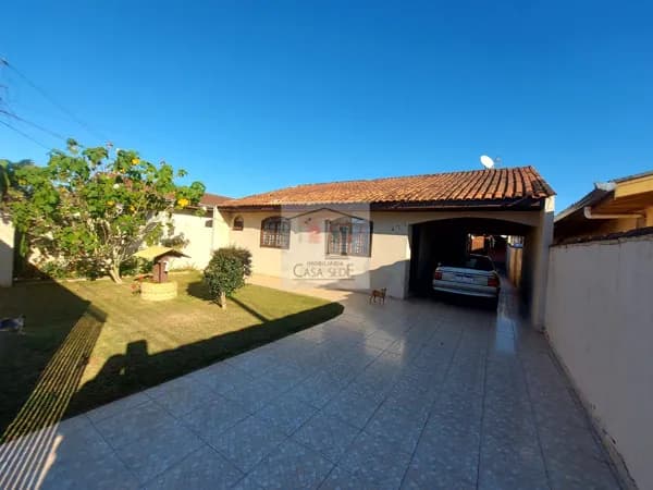 Casa Térrea com Amplo Terreno!!!