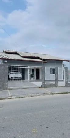 Casa à venda com piscina no bairro Aririu - Palhoça/SC