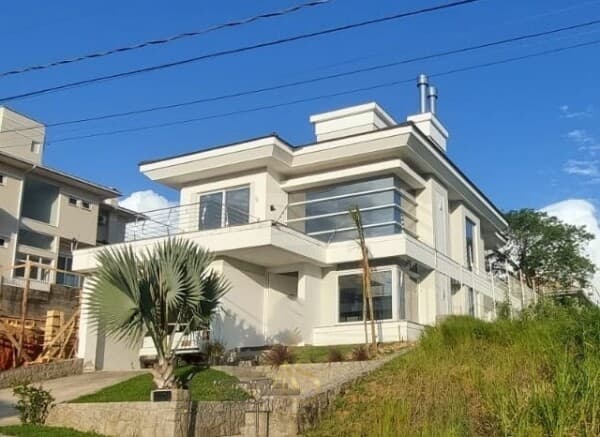 Casa 4 dormitorios e suite master na Pedra Branca