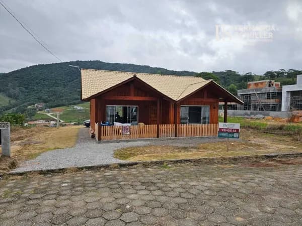 Casa em Antônio Carlos - Centro
